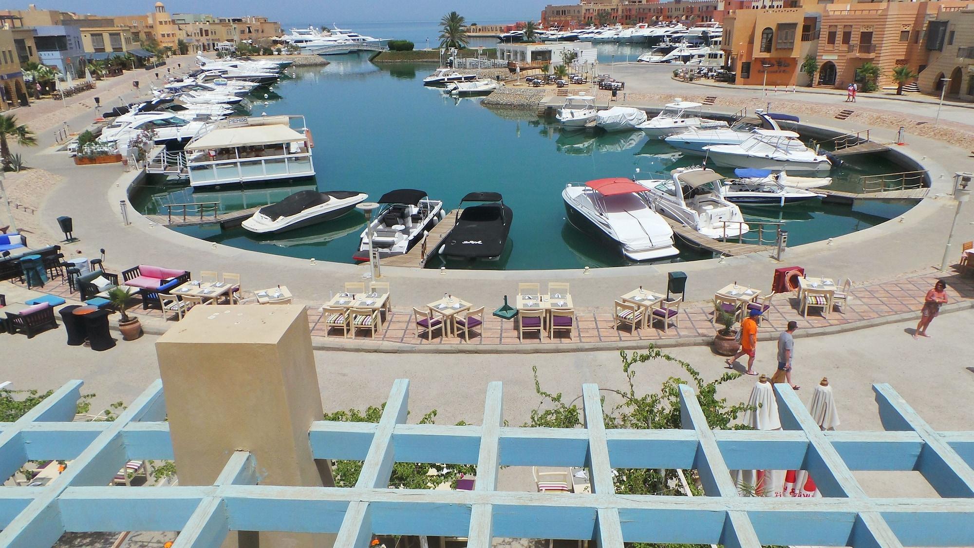 Captain'S Inn Hotel Hurghada Exteriör bild
